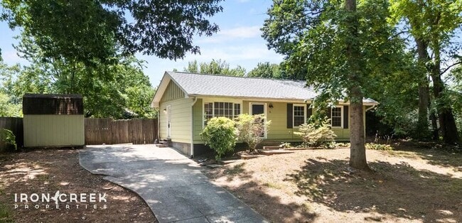 Building Photo - 16 King Arthur Pl