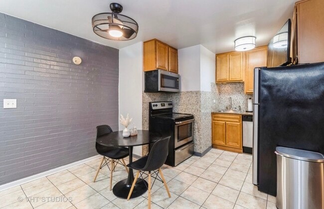 Photo - 7428 Washington St