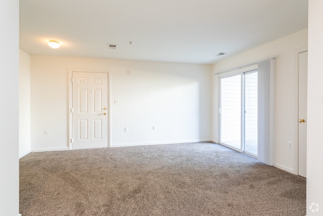 2BR, 2BA - 970 SF