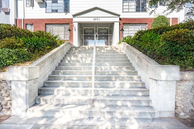 Building Photo - 1801 Fair Oaks Ave