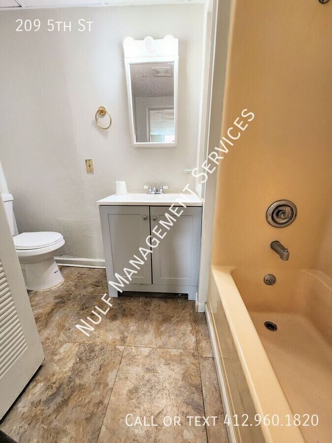 Photo - 209 5th St