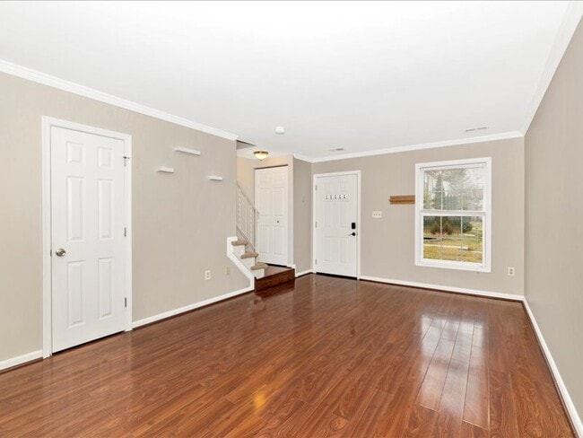 Photo - 584 Cotswold Ct