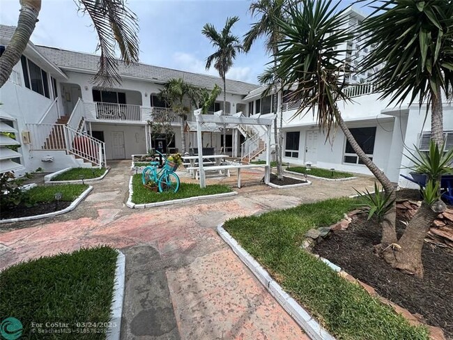 Building Photo - 2115 N Ocean Blvd Unit 11 Rental