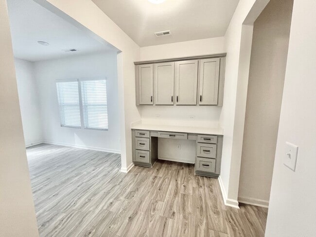 Photo - Paired Home 3br 2.5ba minutes from I-77 and I-40 Tour today!