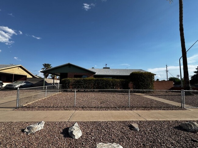 Eastside (Broadway and Wilmot) 3 bedroom, ... - Eastside (Broadway and Wilmot) 3 bedroom, ... House