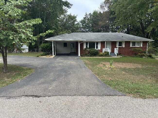 Building Photo - "Charming 3-Bedroom, 2-Bath in Paris, TN –... Rental