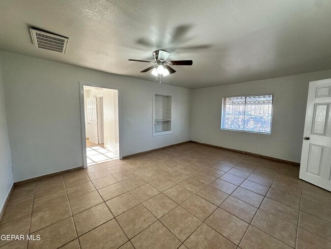 Photo - 152 Elvira Way