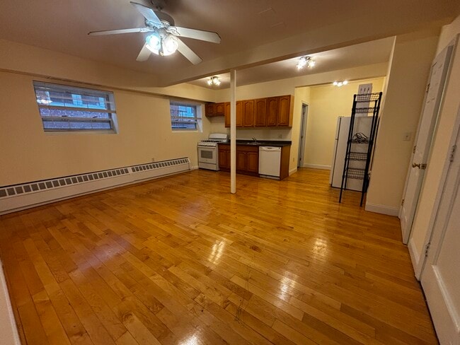 Building Photo - 15 Fairbanks St Unit 2