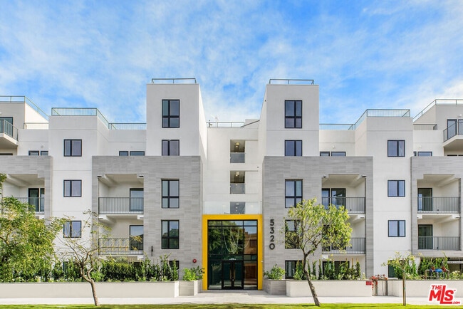 Building Photo - 5320 Cartwright Ave Unit 308