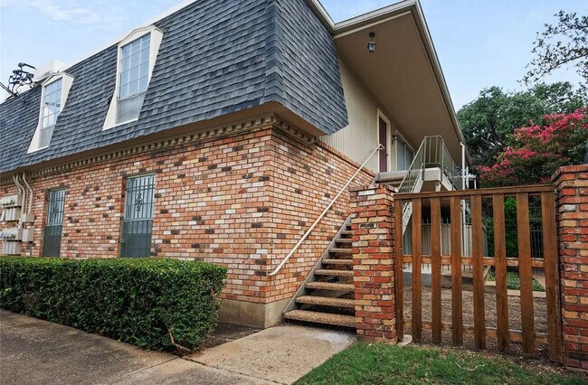 Photo - Room in Condo on Fleetwood Oaks Ave