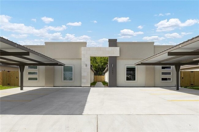 Building Photo - 30 Violet Ave W Unit 2