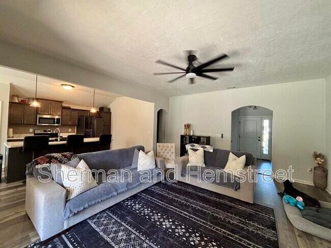 3284 Alexandria Dr