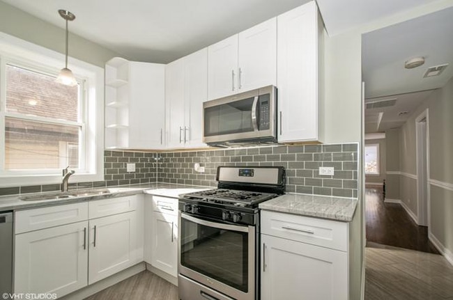 Building Photo - 7831 S Loomis Blvd