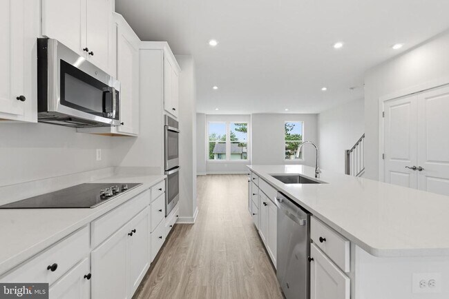 Photo - 2118 Acadia Rd