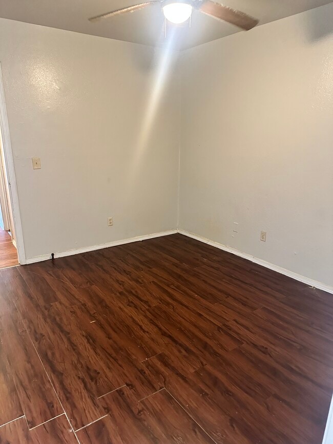 Photo - 206 N G St