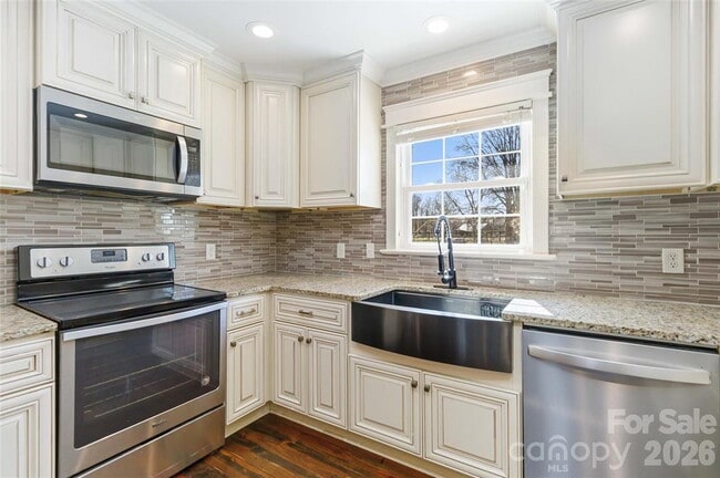 Photo - "Spacious 5-Bed, 3-Bath Sanctuary with 3,064 Sq Ft of Comfort in Waxhaw, NC!"
