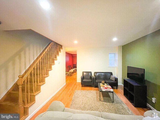 Building Photo - 1807 Carpenter St Rental