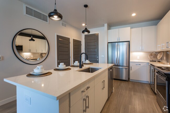 1BR, 1BA - 724 SF