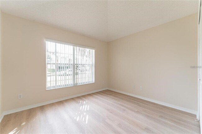 8104 Santee Dr