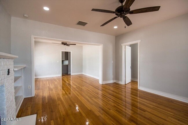 Photo - 2418 N Kansas St