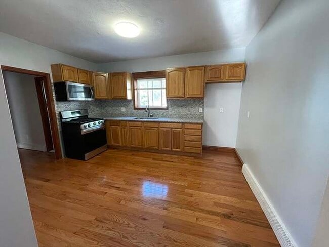 Building Photo - 32 Moultrie St Unit 32 Moultrie apt 1