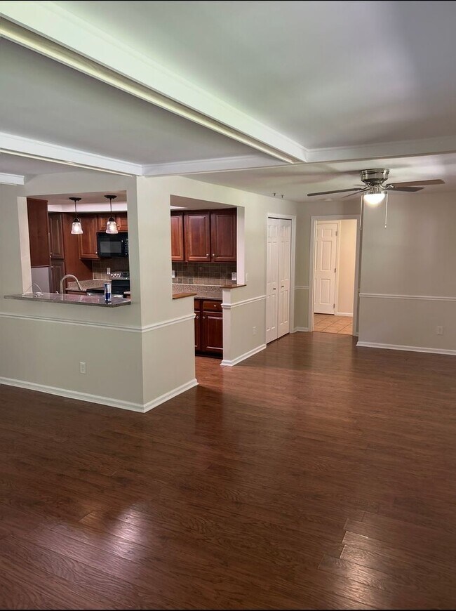 1130 Heathshire Dr