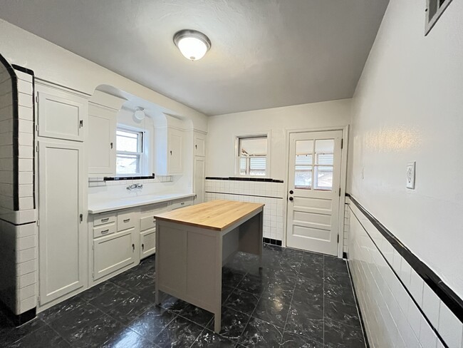 Photo - 6430 Bancroft Ave