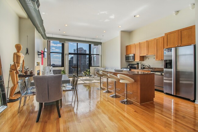 Photo - 547 S Clark St Unit 1402