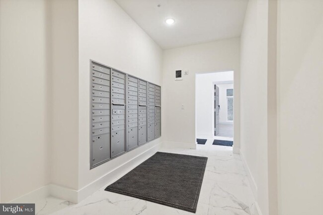 1221 E Fletcher St