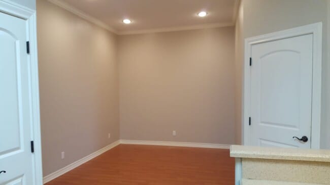 Photo - 722 Wellington Ave