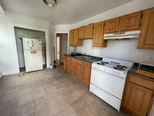 Photo - 339 Centre St Unidad 2