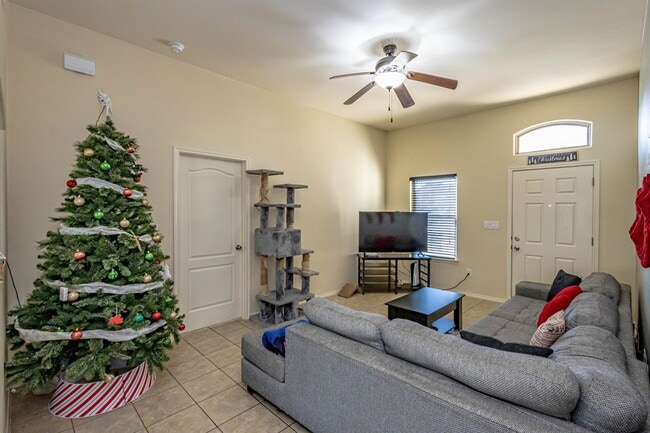 Photo - 5819 St Sylvia Loop