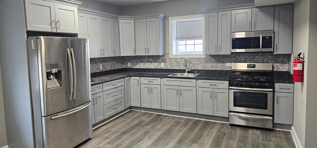 Building Photo - 210 Franklin St Unit 2nd. Floor