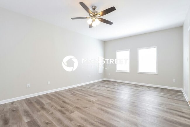 Photo - 3 Bedroom Pet-Friendly Home in Cumming, GA with Main Street Renewal