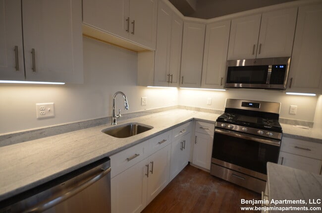 Building Photo - 18 Murdock St Unit 8