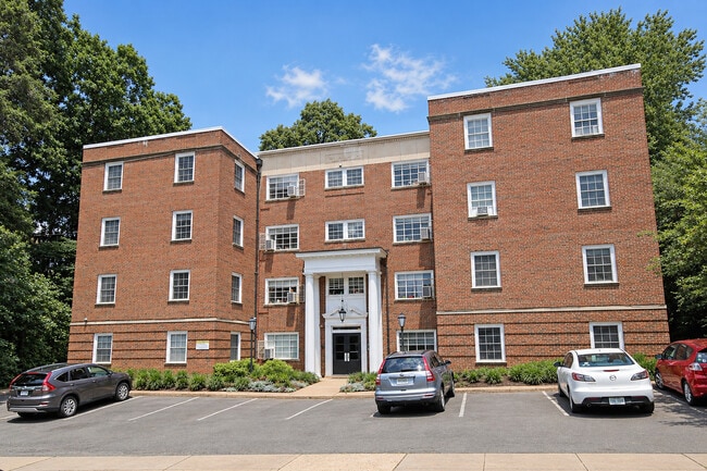 32 University Cir