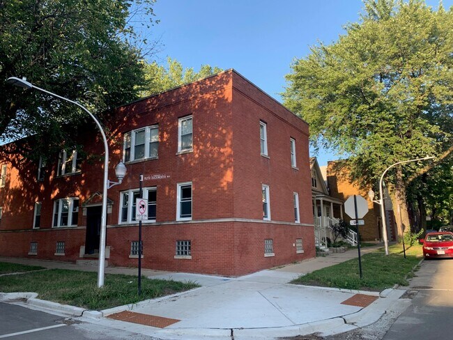 Photo - 3805 N Ravenswood Ave Unit #  01