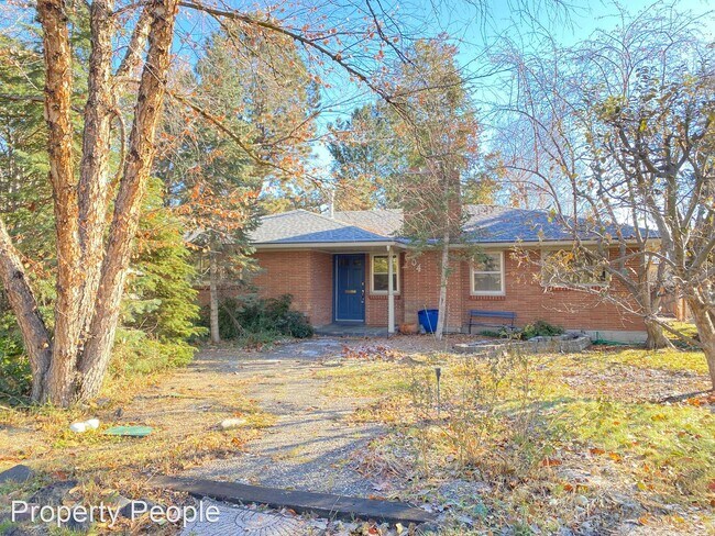 3 br, 1.5 bath House - 604 N. Walnut - 3 br, 1.5 bath House - 604 N. Walnut