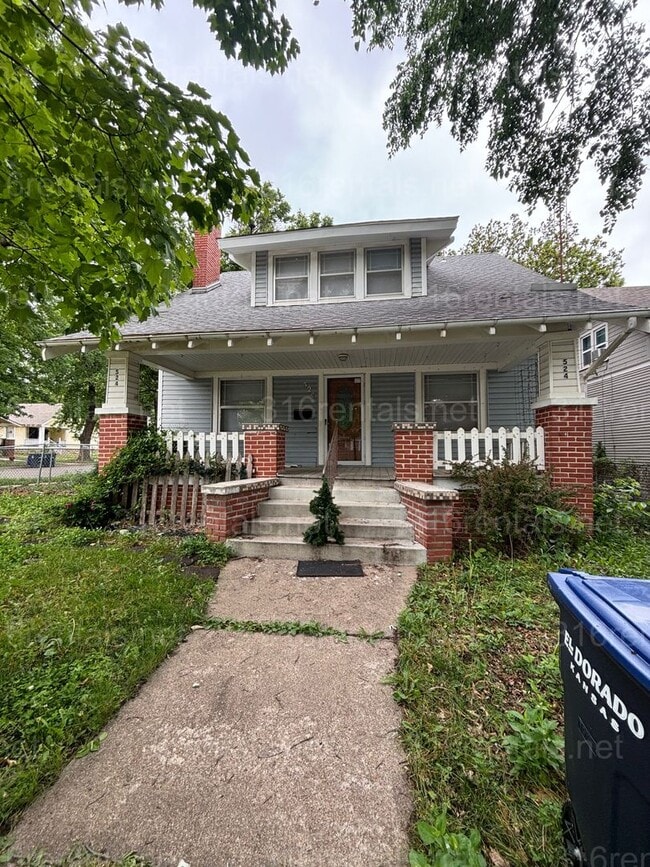 Building Photo - Five bedroom Two bath house for rent!