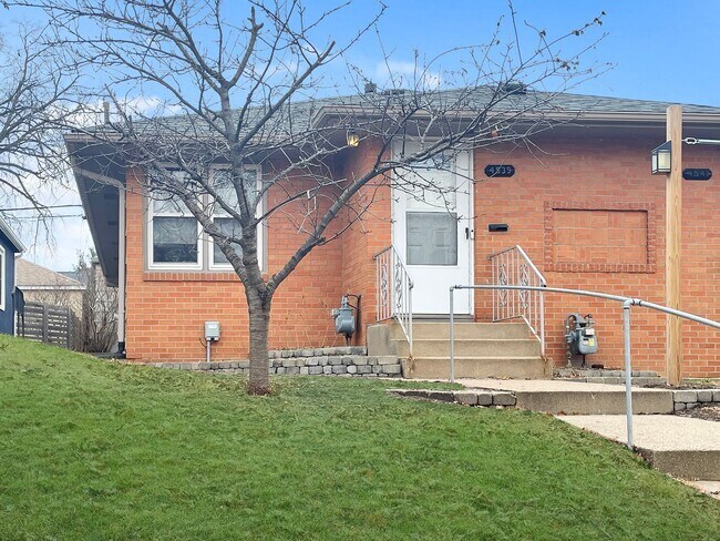 Photo - 4539 Bloomington Ave