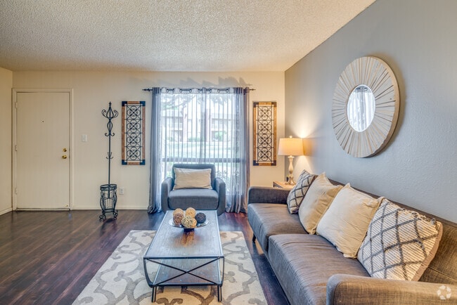 1 BR, 1 BA - 600 SF Living Room