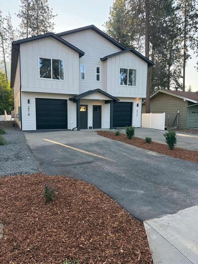 Building Photo - Duplex in CDA ! Rental