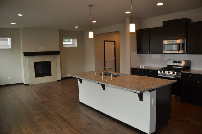 Photo - 3372 Inverness St