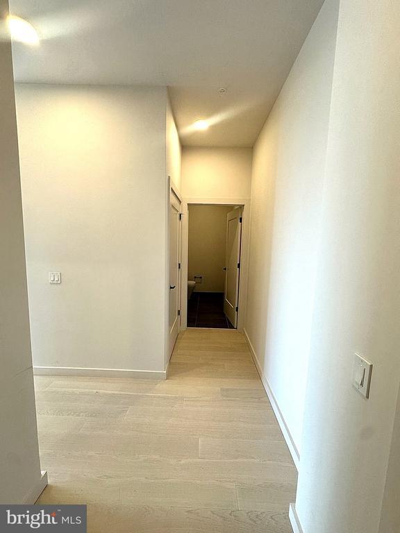 Building Photo - 3030 Potomac Ave Unit PH5
