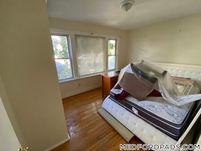 Photo - 569 Main St Unit 1