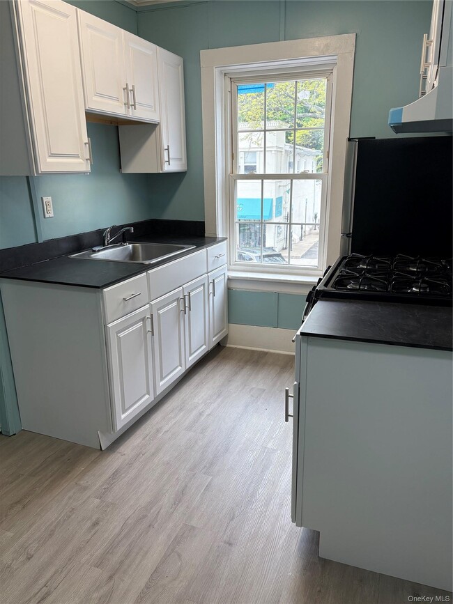 Photo - 108 Main St Unit 1