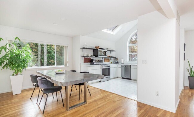 Photo - 43 Wooded Oak Ln