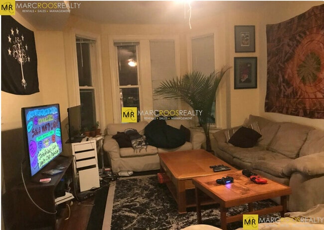 Photo - 731 Parker St