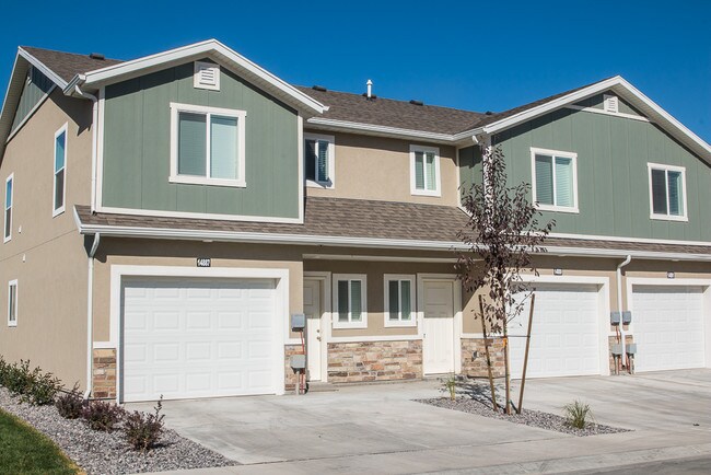 Gorgeous Townhomes in The Boulders! - Gorgeous Townhomes in The Boulders!