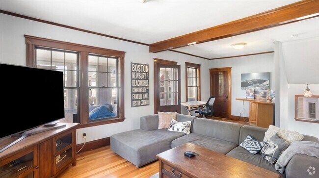 Building Photo - 92 Litchfield St Unit 2 Rental